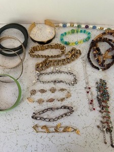 lot 42 image: Jewelry - Bracelets,  Anklets
