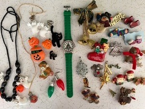 lot 44 image: Jewelry - Holiday Necklaces, Earrings and Pins