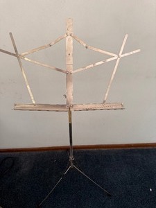 lot 47 image: Collapsible Music Stand