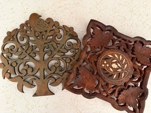 lot 51 image: Vintage Brass and Wood Trivets