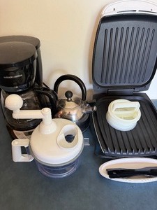lot 55 image: Kitchen Gadgets - Coffee Maker, Tea Kettle and More