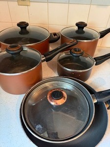 lot 59 image: Farberware Pan Set