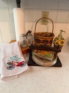 lot 61 image: Industrial Style Paper Towel Holder and Misc Items from Around the Kitchen