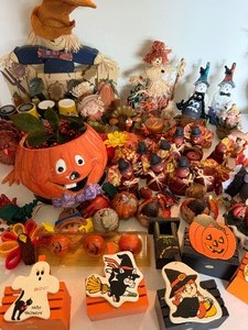 lot 71 image: Vintage to New Fall Decor