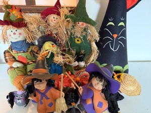 lot 72 image: Vintage to New Fall Decor