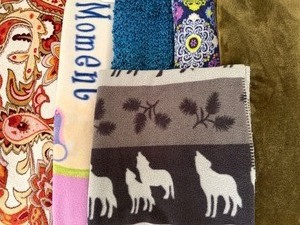 lot 74 image: Throw Blankets