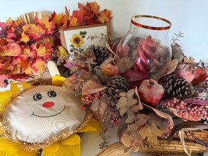 lot 82 image: Vintage to New Autumn Decor