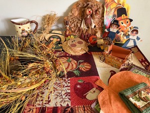 lot 83 image: Vintage to New Autumn Decor