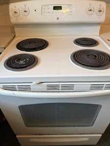 lot 90 image: GE Stove, Model # JBP35C M1WW, Please Read Description