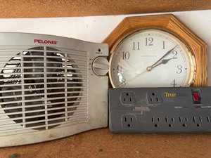 lot 401 image: Pelonis Heater, Clock and Power Strip