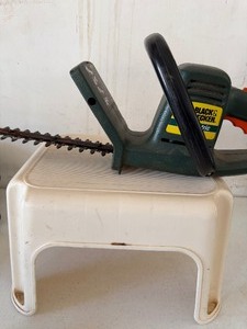 lot 402 image: Black & Decker Trimmer and a Stool