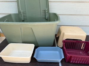 lot 520 image: Plastic Tote, Basket, Step Stool and More