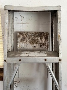 lot 519 image: Aluminum Step Ladder