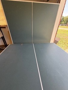 lot 524 image: Collapsible Ping Pong Table and Accessories