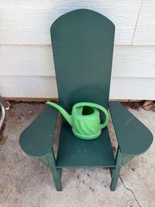 lot 531 image: Small Green Chair and Watering Can