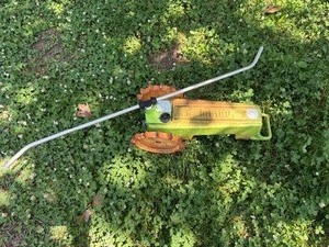 lot 539 image: Melnore Traveling Train Sprinkler