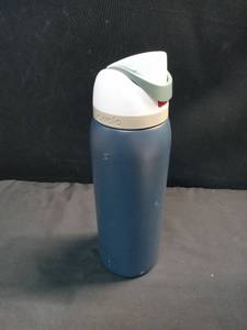 lot 5300 image: Owala FreeSip Insulated Water Bottle 40 Oz  - Retail $25