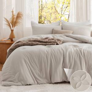 lot 5414 image: Bedsure Queen Comforter Set Beige, Soft Prewashed Queen Size Bedding, Quilted Comforter with Clover Design, Down Alternative Comforter for All Seasons, 3 Pieces Bed Set with 2 Pillow Shams - Retail $22