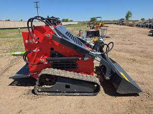 lot 5768 image: ZJG-380 Mini Track Skid Steer Loader with Bucket (Leak, see description and photos)
