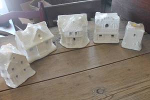 lot 1245 image: NIP Ceramic Christmas Village Craft Houses