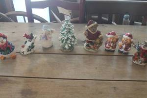 lot 1249 image: Christmas Decorations