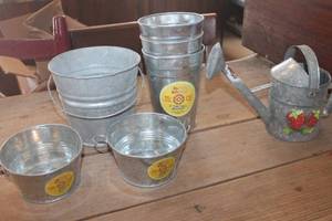 lot 1258 image: Tin Buckets and Dcor Watering Can