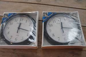 lot 1260 image: NIP Clocks