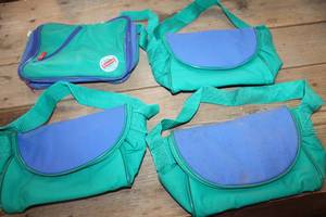lot 1261 image: Rubbermaid Lunch Kit Bags