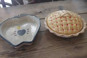 lot 1265 image: Vintage Pie Saver and More