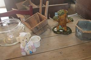 lot 1272 image: Misc. Planters