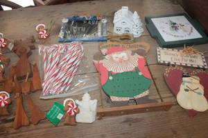 lot 1287 image: Vtg. Wood Countdown to Christmas & More