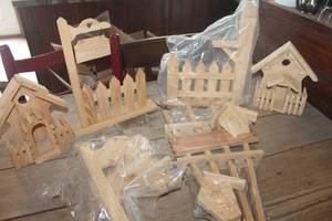 lot 1290 image: NIP Wood Craft Home Dcor
