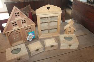 lot 1292 image: Wood Craft House, Trinket Boxes & More