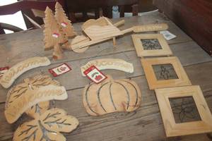 lot 1293 image: Wood Seasonal Craft Items