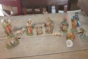 lot 1294 image: Vtg. Made in Italy Nativity Pieces