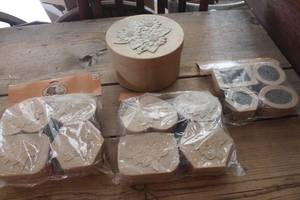lot 1296 image: NIP Mini Papermache Boxes & More