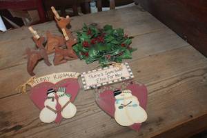 lot 1329 image: Christmas Decorations