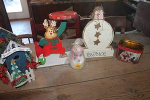lot 1330 image: Christmas Decorations