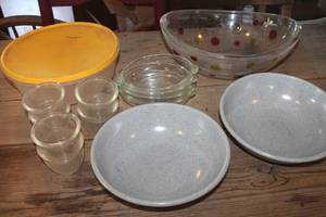 lot 1340 image: Tupperware Mixing Bowl and More needs cleaning