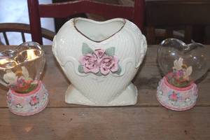 lot 1341 image: Large Rose Vase and More