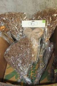 lot 1363 image: Large Box of Dried Dcor Flowers & More