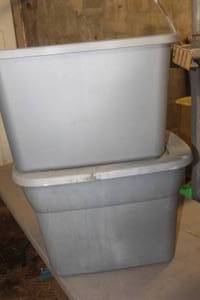 lot 1368 image: 2-18 Gallon Rubbermaids