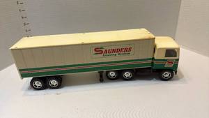 lot 1000 image: Vintage Saunders Leasing System model semi trailer