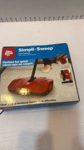 lot 1042 image: Dirt Devil Simpli Sweep push sweeper new in box