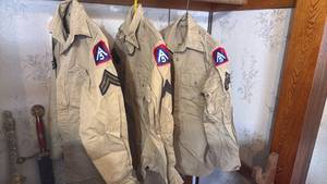 lot 1073 image: Us Army Military service shirts size unknown