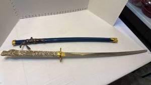 lot 1084 image: Highlander Dragon Katana sword 40 inches long with sheath