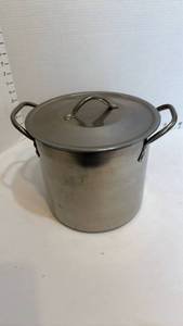 lot 1137 image: Metal stock pot new in box