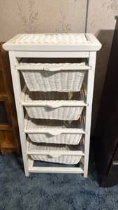 lot 1205 image: Wicker rack with baskets 37x18x10