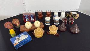 lot 1317 image: Souvenir salt and pepper shakers