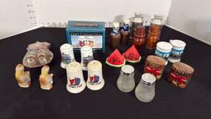 lot 1321 image: Souvenir salt and pepper shakers